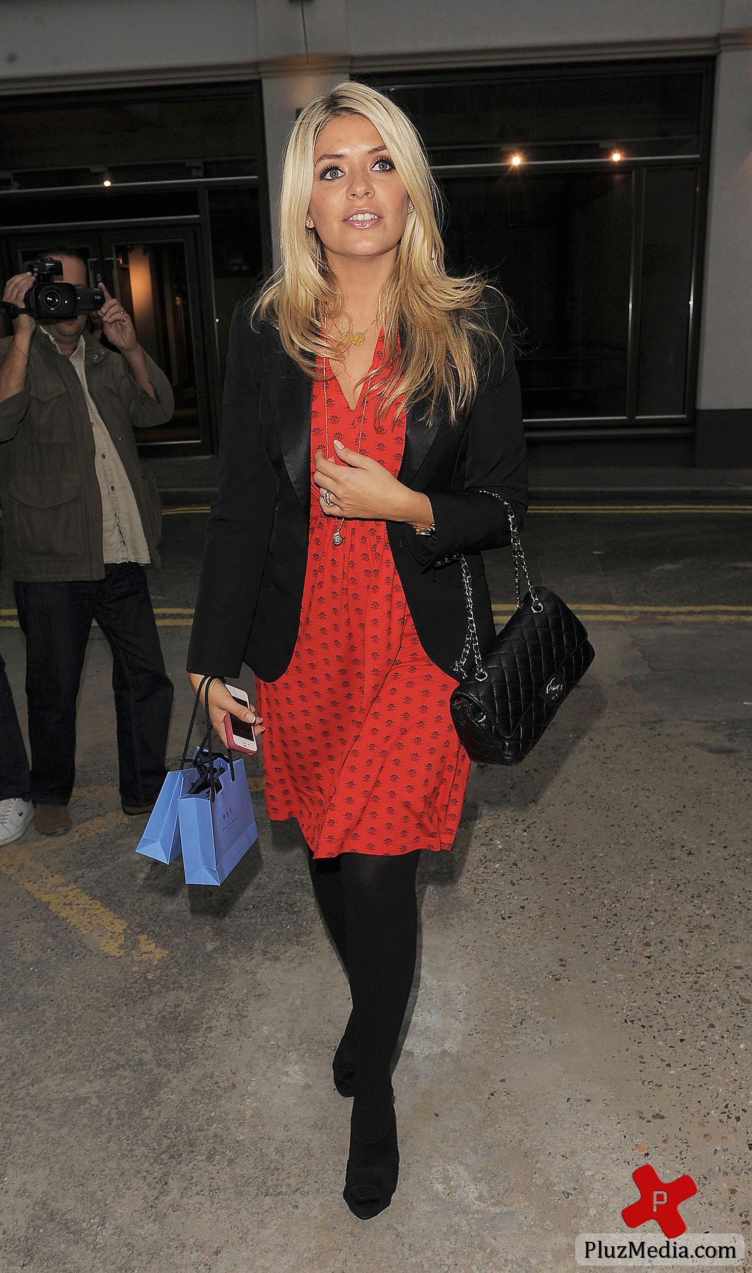 Holly Willoughby - ,London Fashion Week Spring Summer 2012 - Very.co.uk - Outside | Picture 83394